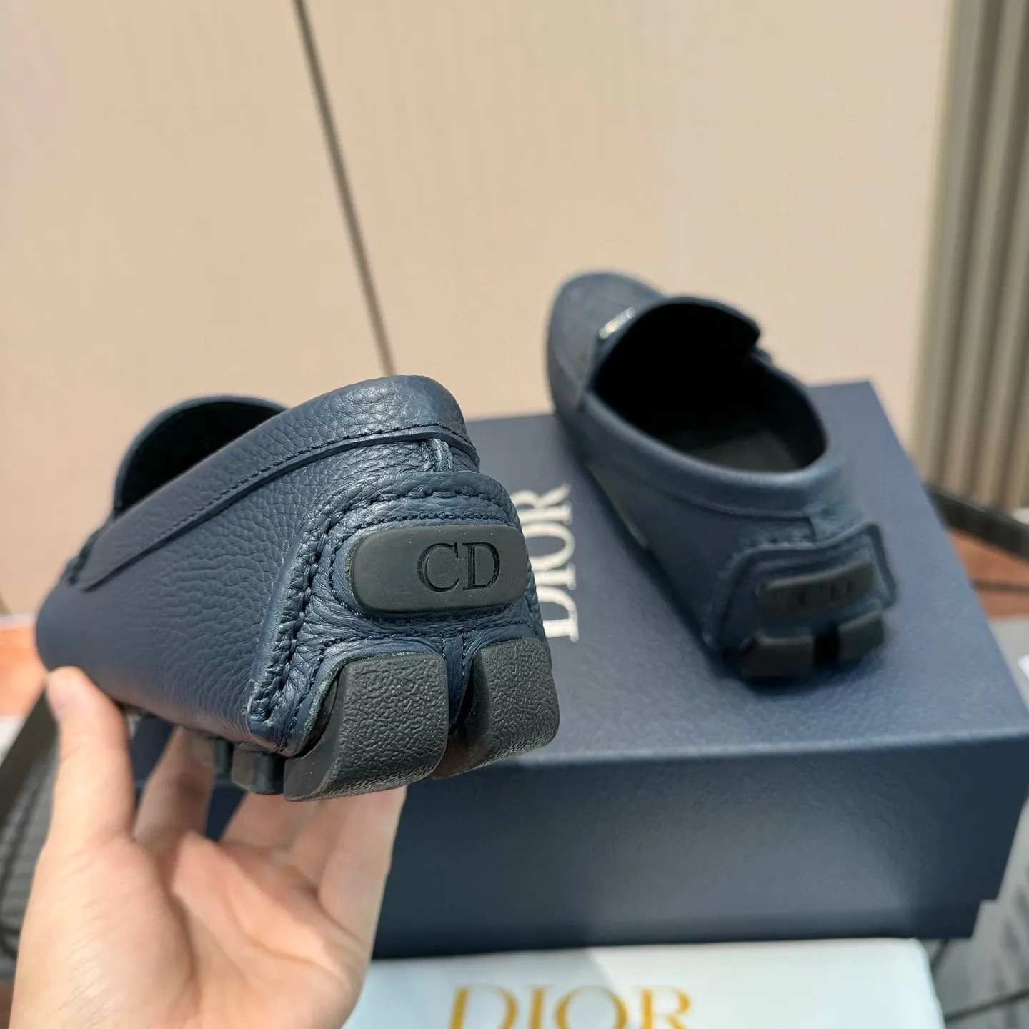 Men's shoes: 580💰 (Niu Li) (Dior Doudou shoes) Exclusive new model Official website new model The upper is made of high-quality imported calf, the color is delicate, and the flowing luxurious texture is tailor-made for exquisite men, creating a noble aura. Delicate and smooth lines. Cowhide lining. Size: 38-44, 45 customized. Outdoor driving shoes for experienced drivers🚗